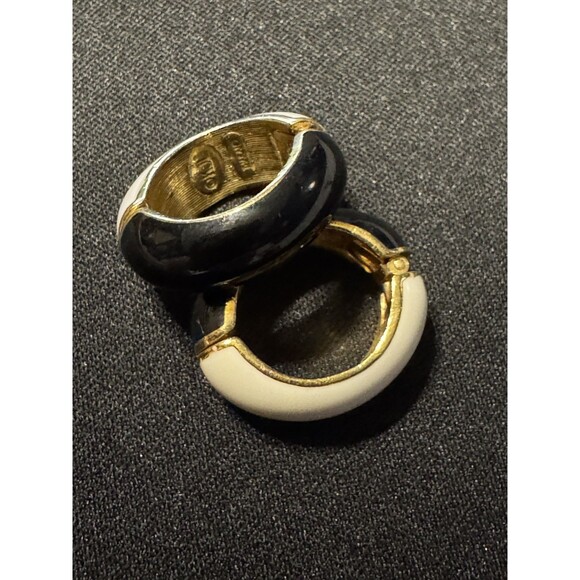 Kenneth Jay Lane Signed 2 Tone Huggie Clip On Vintage Earrings - Picture 2 of 4